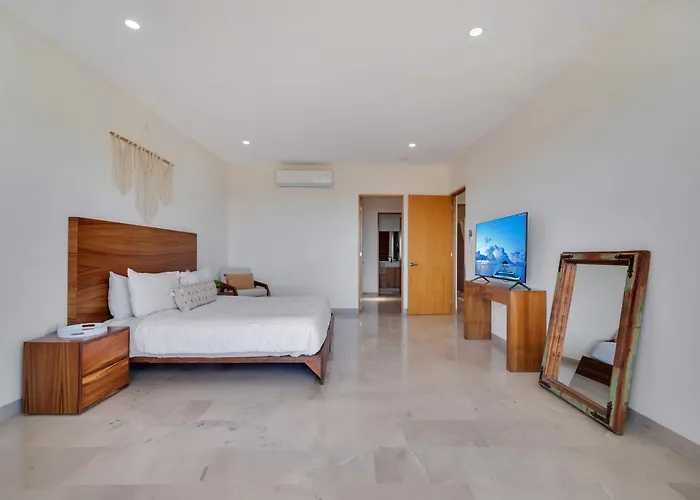Stunning & Beautiful House With Private Pool *