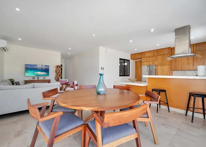 Stunning & Beautiful House With Private Pool *
