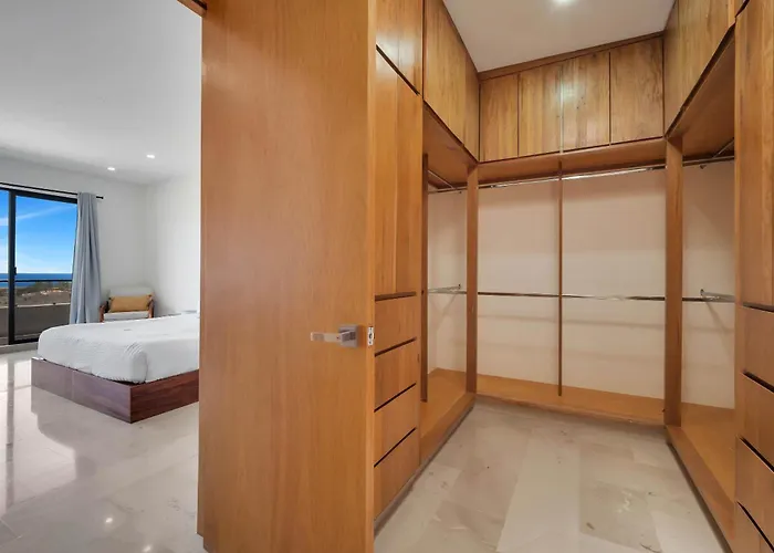 Stunning & Beautiful House With Private Pool *