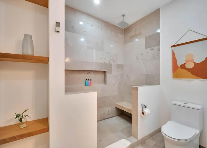 Stunning & Beautiful House With Private Pool *