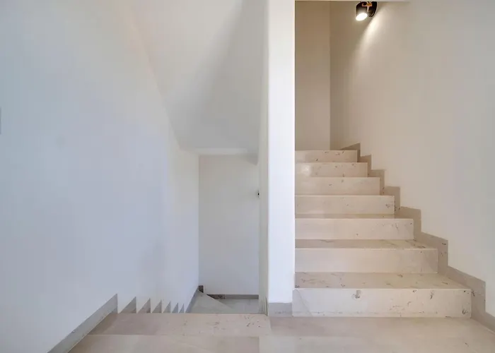 Stunning & Beautiful House With Private Pool *