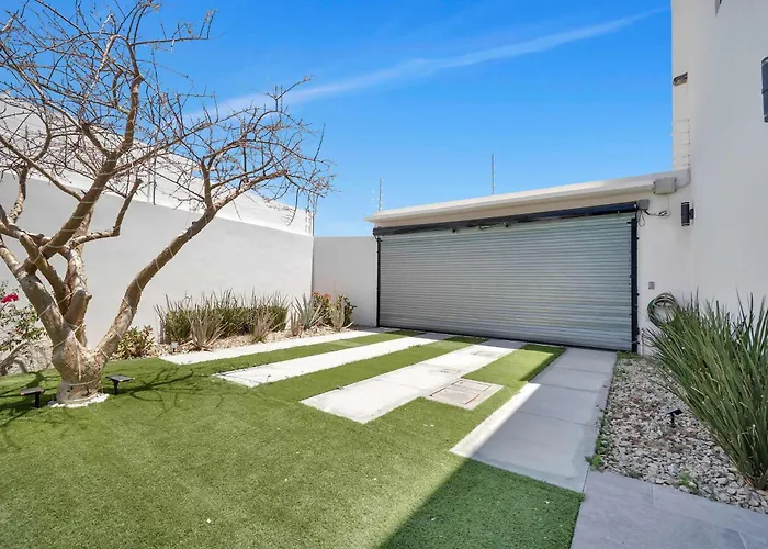Stunning & Beautiful House With Private Pool